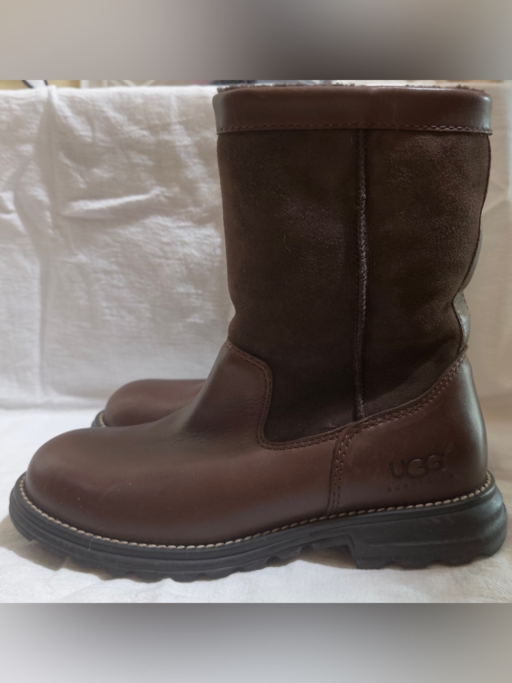 UGG Australia "Brooks" Leather & Suede Winter Boots 🪵✨